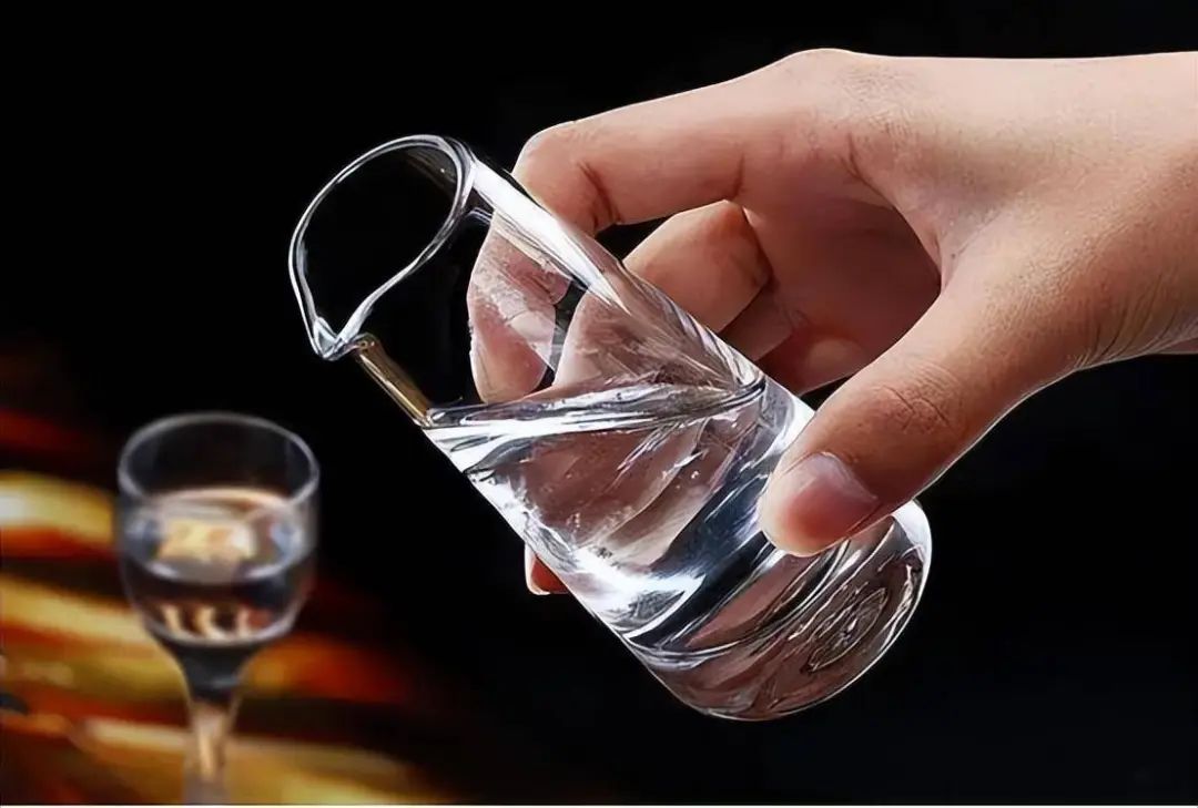 喝酒后的7种行为表现，看出一个人潜藏的性格
