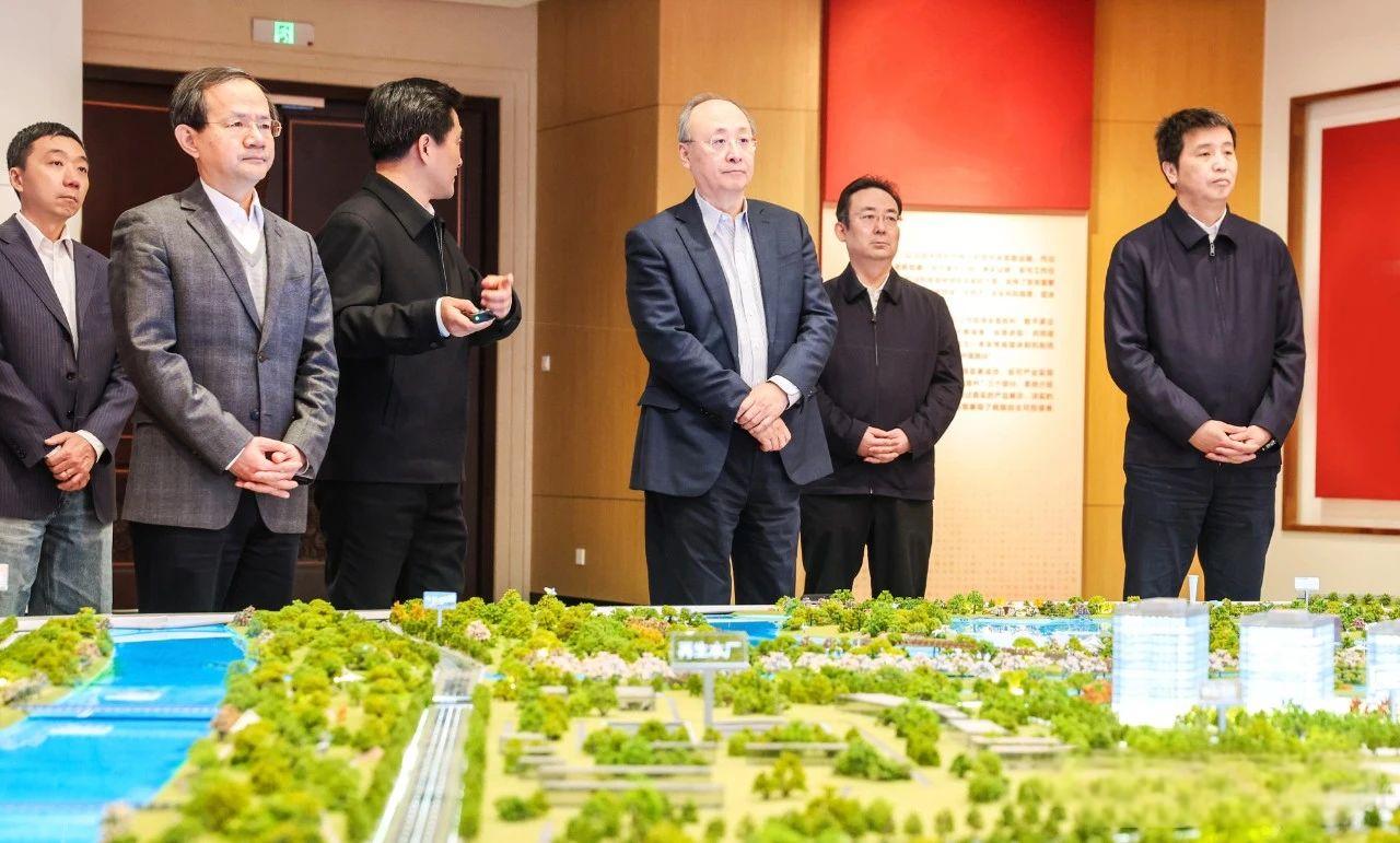 尹力、殷勇到经开区调研.jpg 尹力、殷勇到经开区调研.jpg