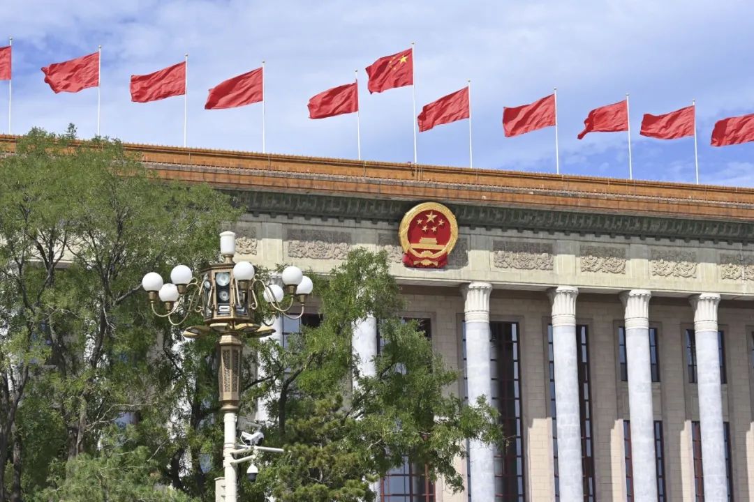 两会.jpg
