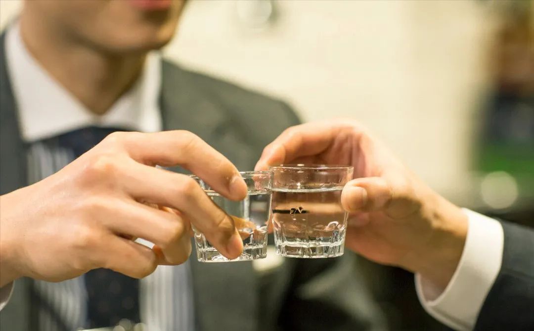 人生不求多富有，但愿时常喝小酒