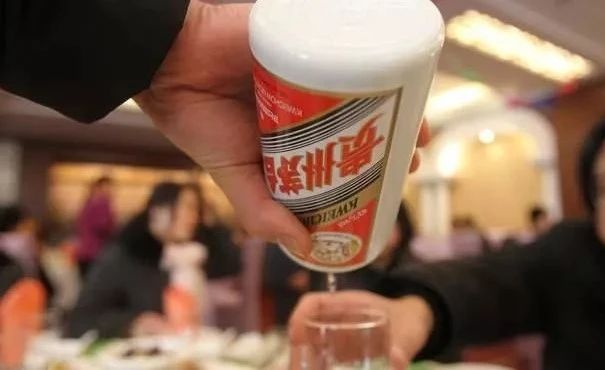 “禁酒令”再升级！工作餐不得提供高档菜肴，不得提供香烟，不上酒...