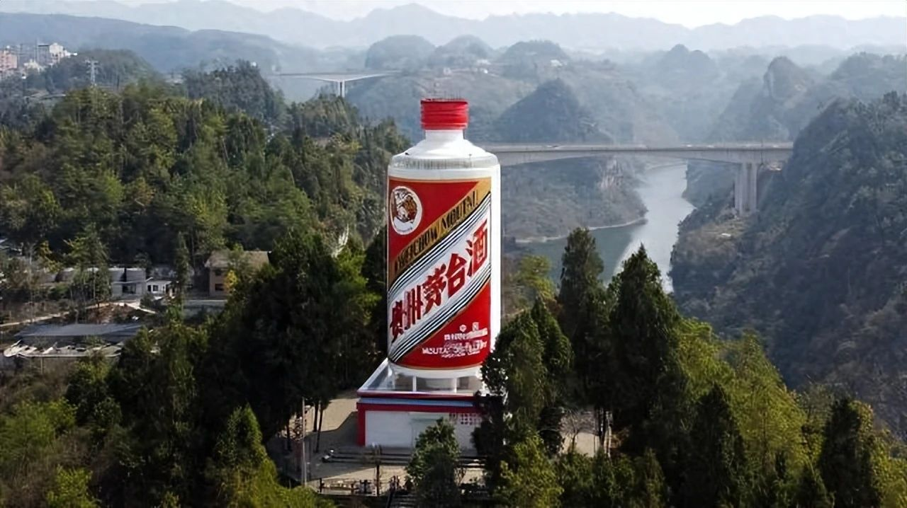 体制内精英退出酒桌后，谁会是中国酒桌食物链最顶端？