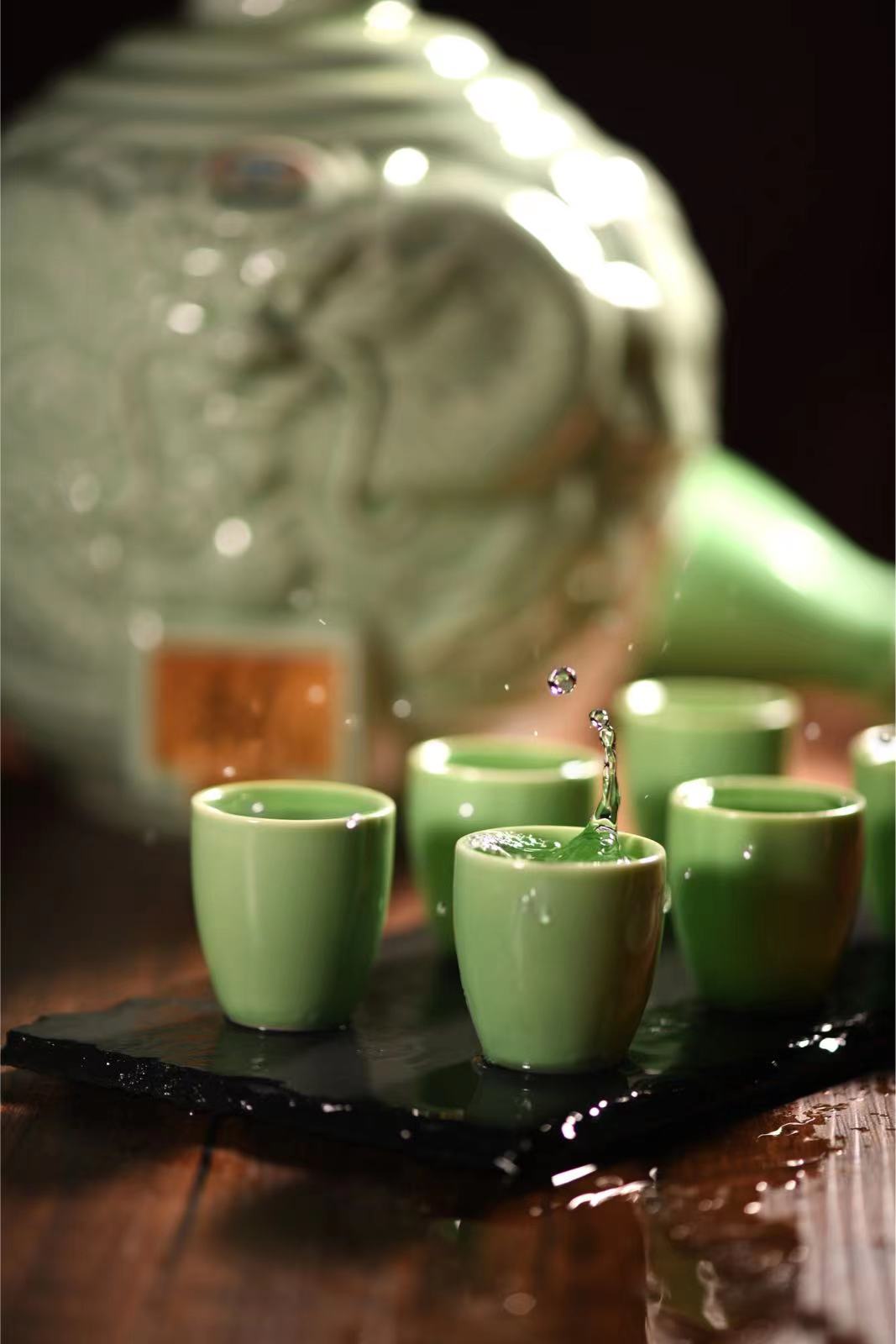 水畔风轻，桂香换酒，可还记得少年游？