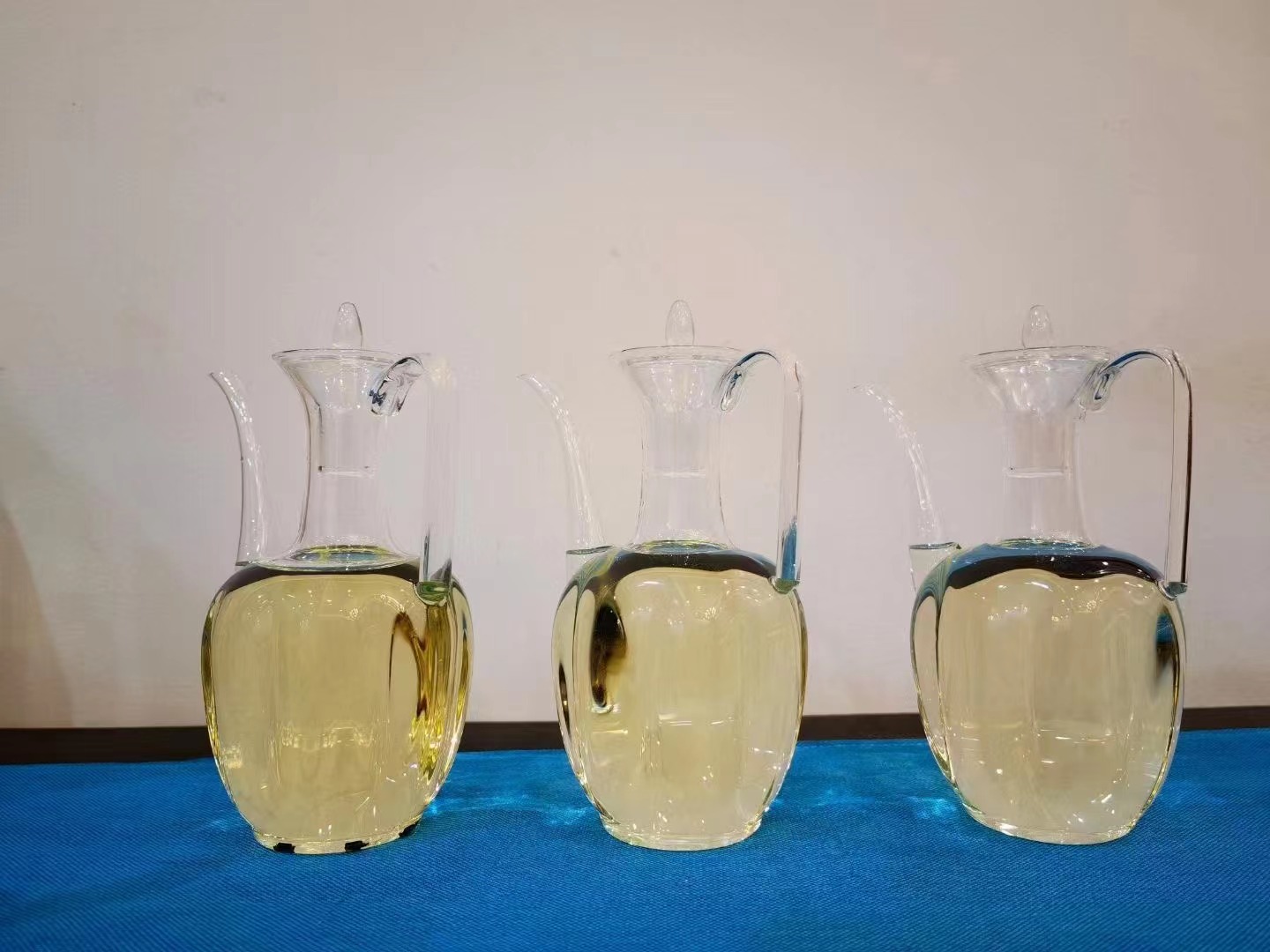 酒色对比.jpg 酒色对比.jpg
