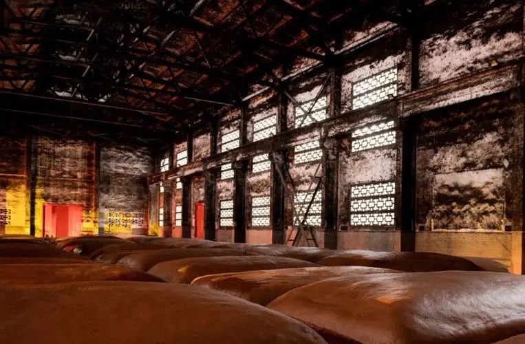 浓香型白酒和酱香型白酒窖池的区别3.jpg 浓香型白酒和酱香型白酒窖池的区别3.jpg