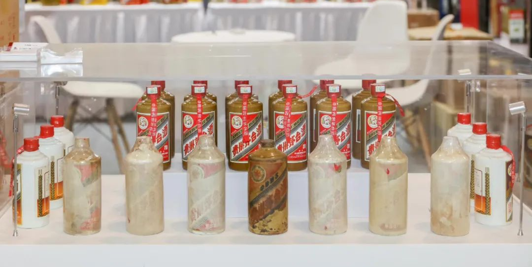 领导过年收茅台，属于违纪还是受贿？