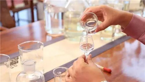 酿酒师、调酒师、品酒师、侍酒师有何区别？