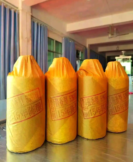 涉案超1.2亿，318人落网！广西警方查获30万瓶假酒！