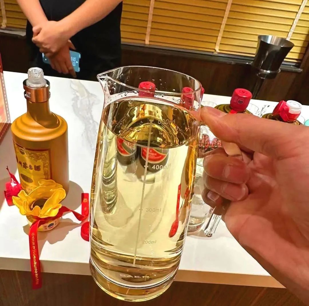 茅台15年以上老酒.jpg 5招快速分辨茅台是自然陈黄,还是人工染色造假(图1)